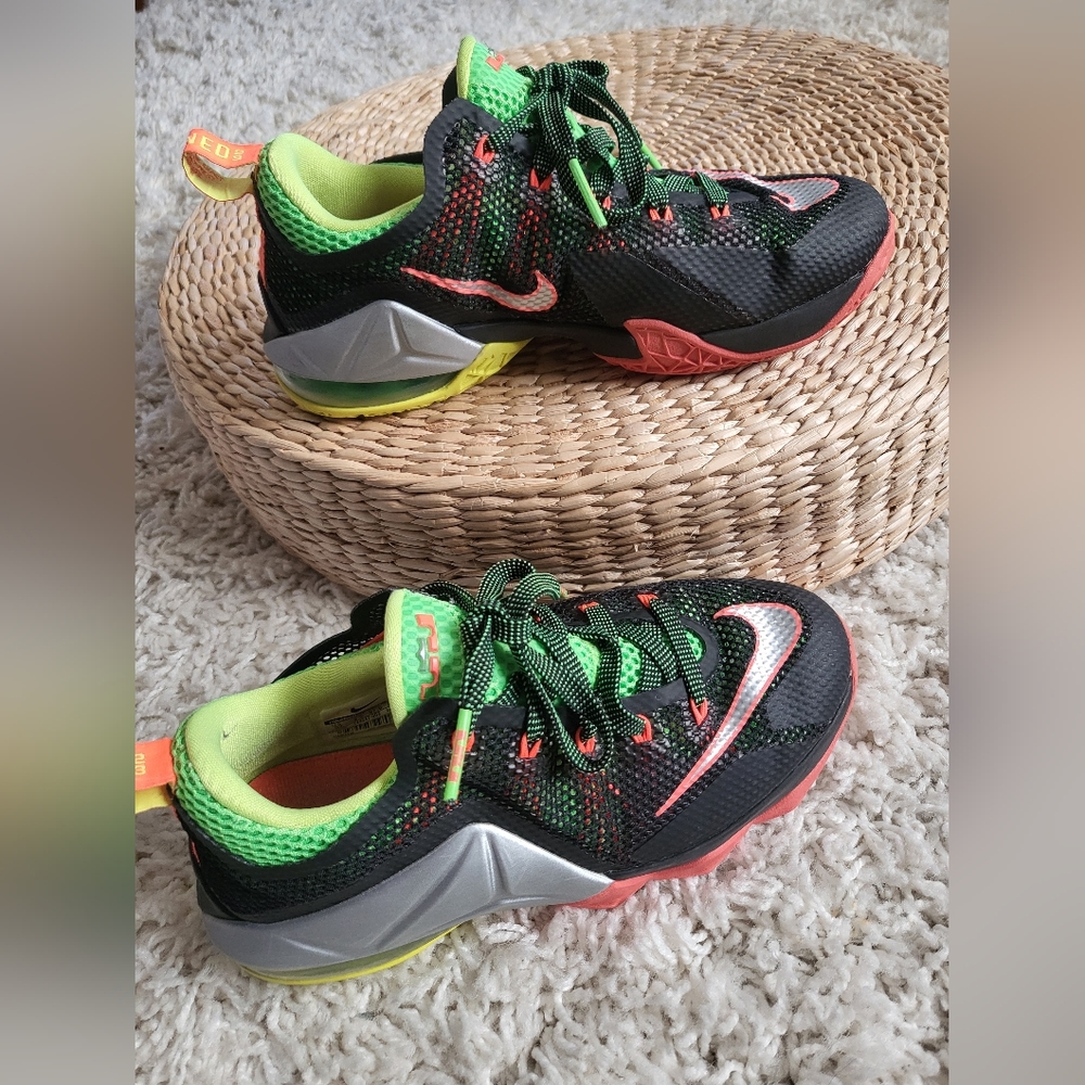 Nike Lebron Earned shoes - Picture 8 of 9